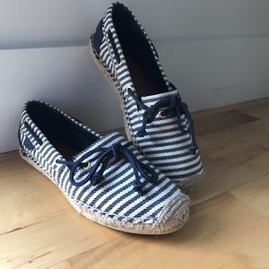 SPERRY nautical stripe 🔵⚪️ moccasin size 8